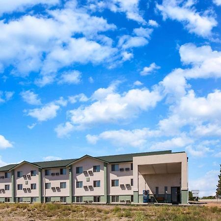 Super 8 By Wyndham Pueblo Hotell Exteriör bild