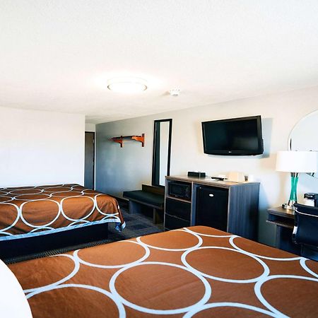 Super 8 By Wyndham Pueblo Hotell Exteriör bild
