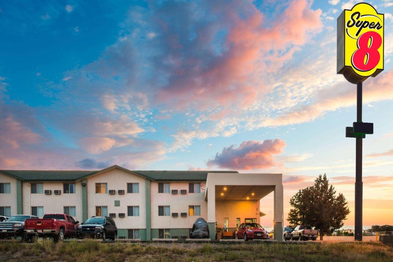 Super 8 By Wyndham Pueblo Hotell Exteriör bild