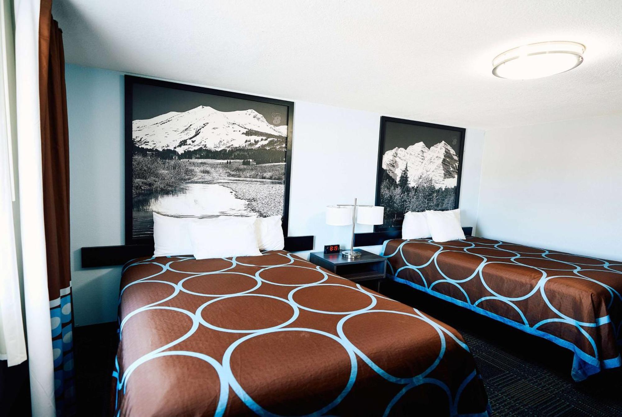 Super 8 By Wyndham Pueblo Hotell Exteriör bild