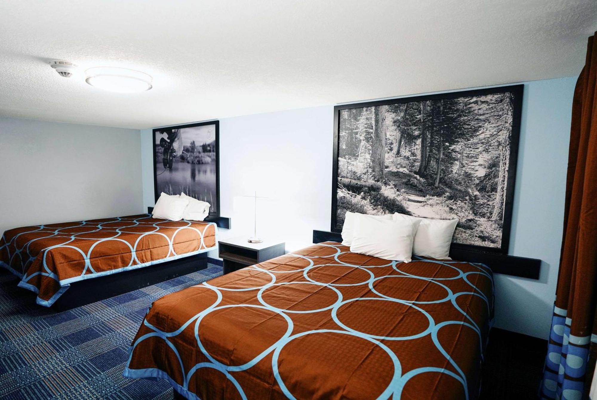 Super 8 By Wyndham Pueblo Hotell Exteriör bild