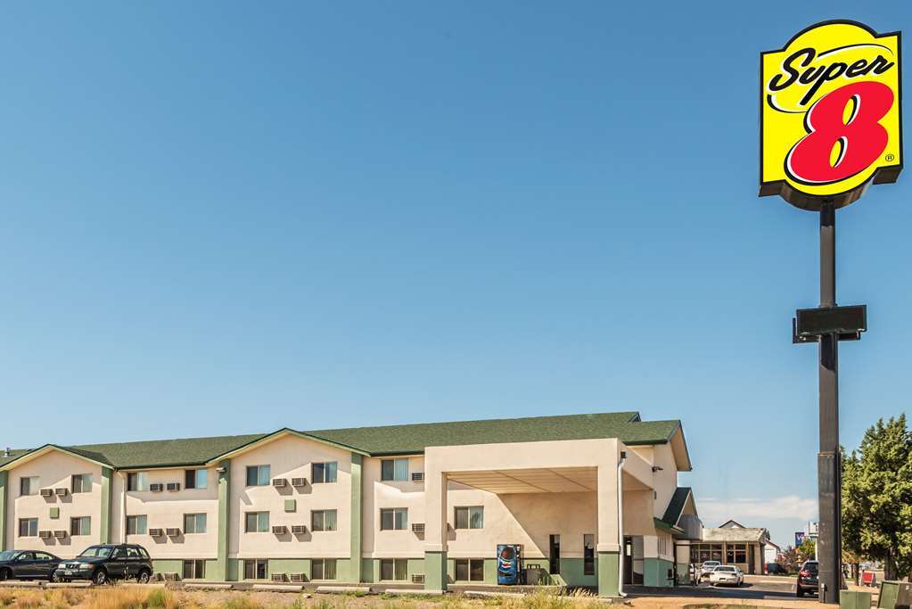 Super 8 By Wyndham Pueblo Hotell Exteriör bild