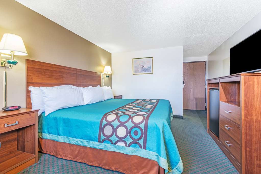 Super 8 By Wyndham Pueblo Hotell Rum bild