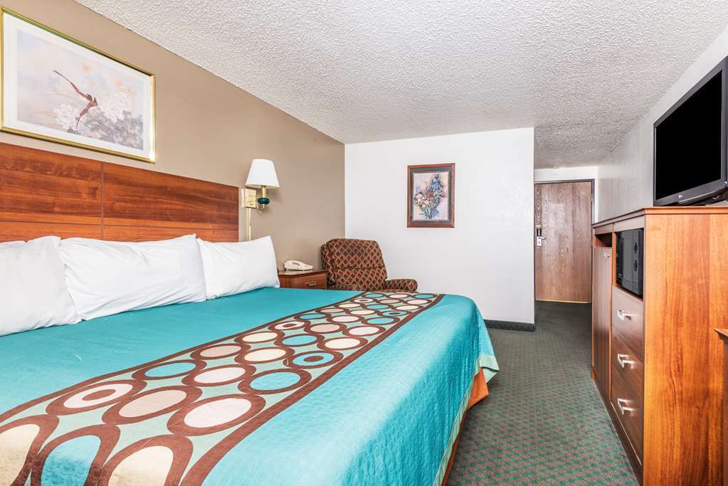 Super 8 By Wyndham Pueblo Hotell Rum bild