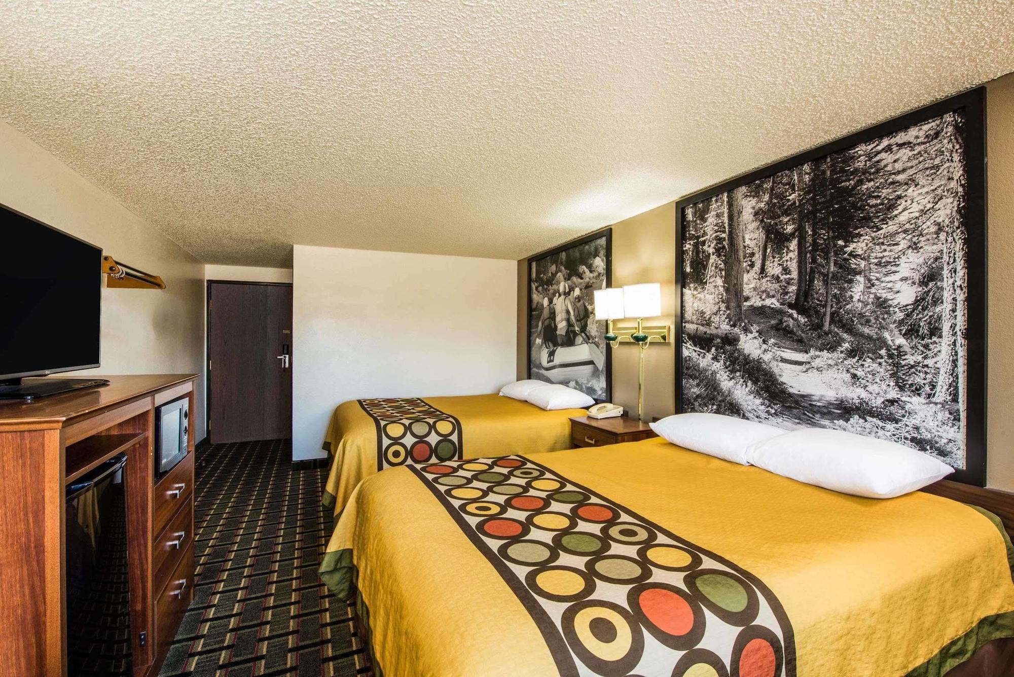 Super 8 By Wyndham Pueblo Hotell Exteriör bild